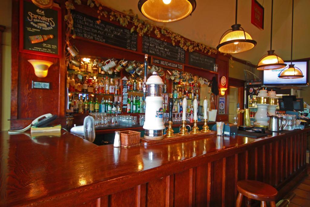 Spinnakers Gastro Brewpub & Guesthouses Victoria Eksteriør billede